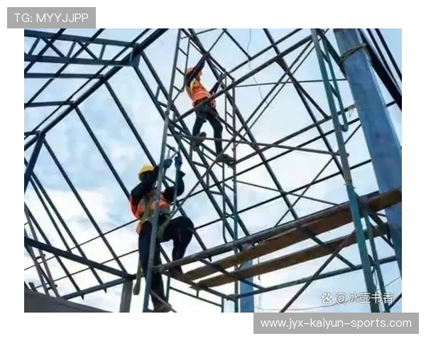 工人高空作业遇风险，东莞安全管理再考验，工地工人高空作业